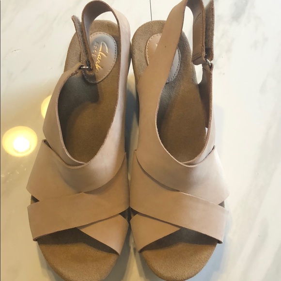 Clarks Shoes - BRAND NEW CLARKS SAND COLOR CORK WEDGE SIZE 10 W
